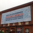 BA01 - Bedrucktes Vinylgewebe-Werbebanner am Blechen carre Cottbus.